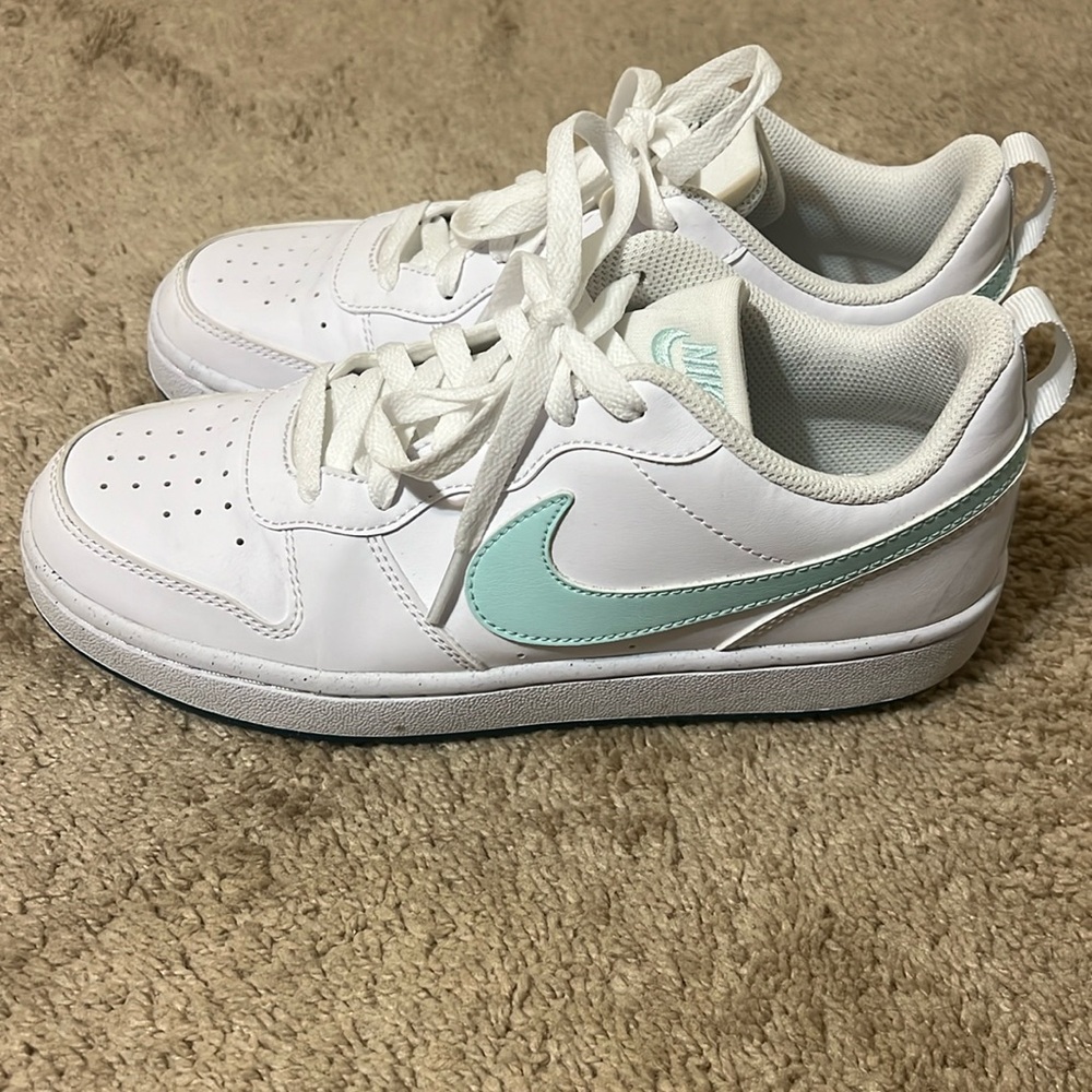 Women’s Nike sneakers